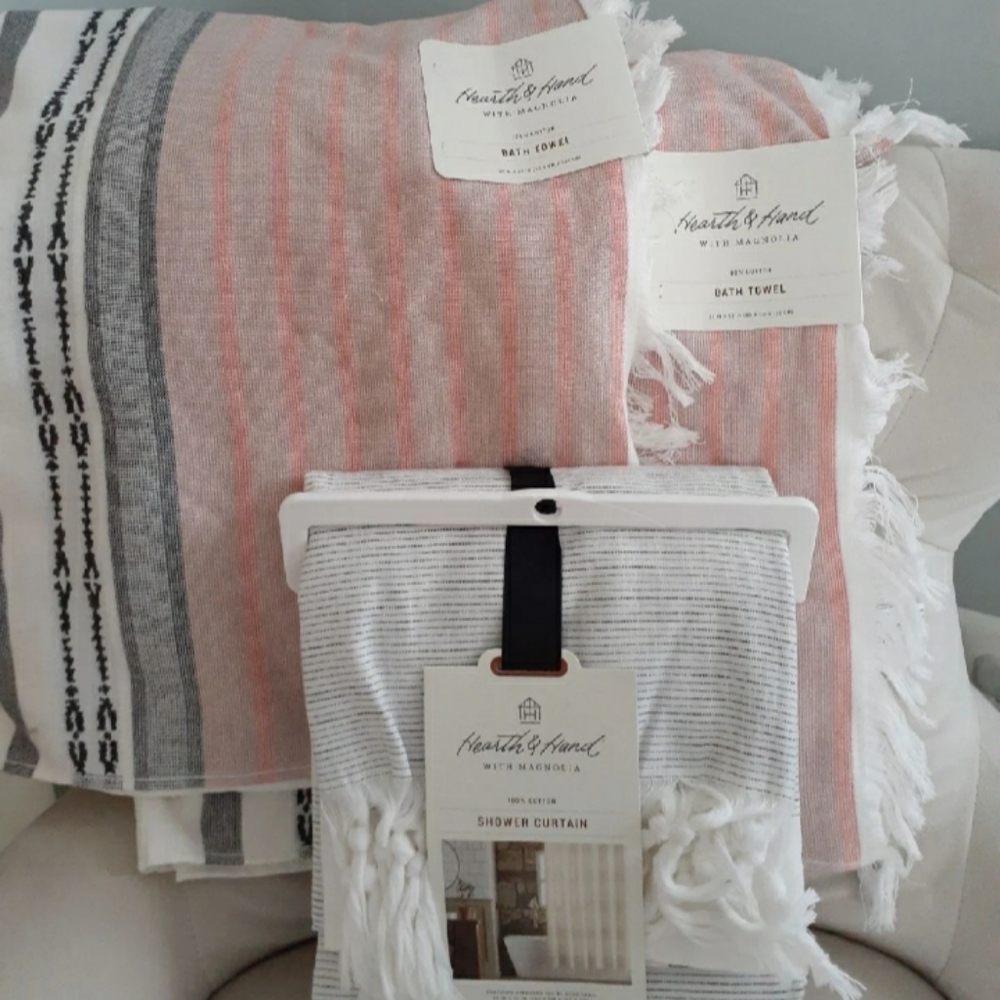 Hearth & hand shower set